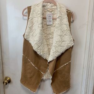 ONETHELAND Sz Large faux suede/sheepskin vest